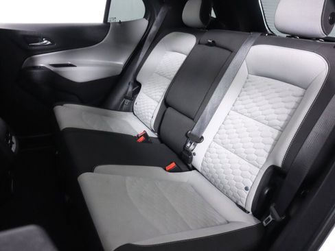 Used 2020 Chevrolet Equinox LS image 29