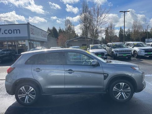 Used 2024 Mitsubishi Outlander Sport ES image 2