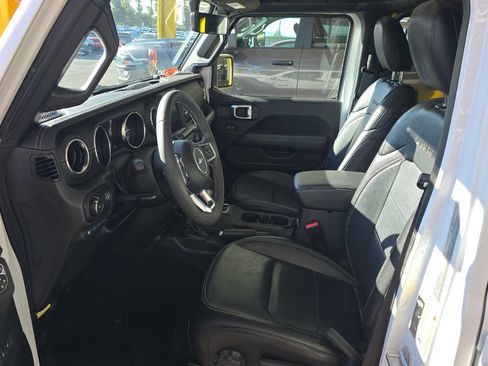 Used 2023 Jeep Wrangler Unlimited Sahara image 7
