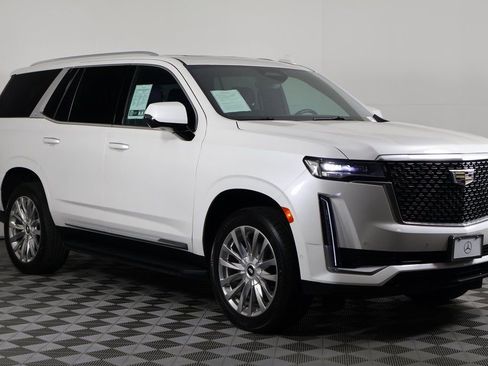 Used 2021 Cadillac Escalade Premium Luxury image 3