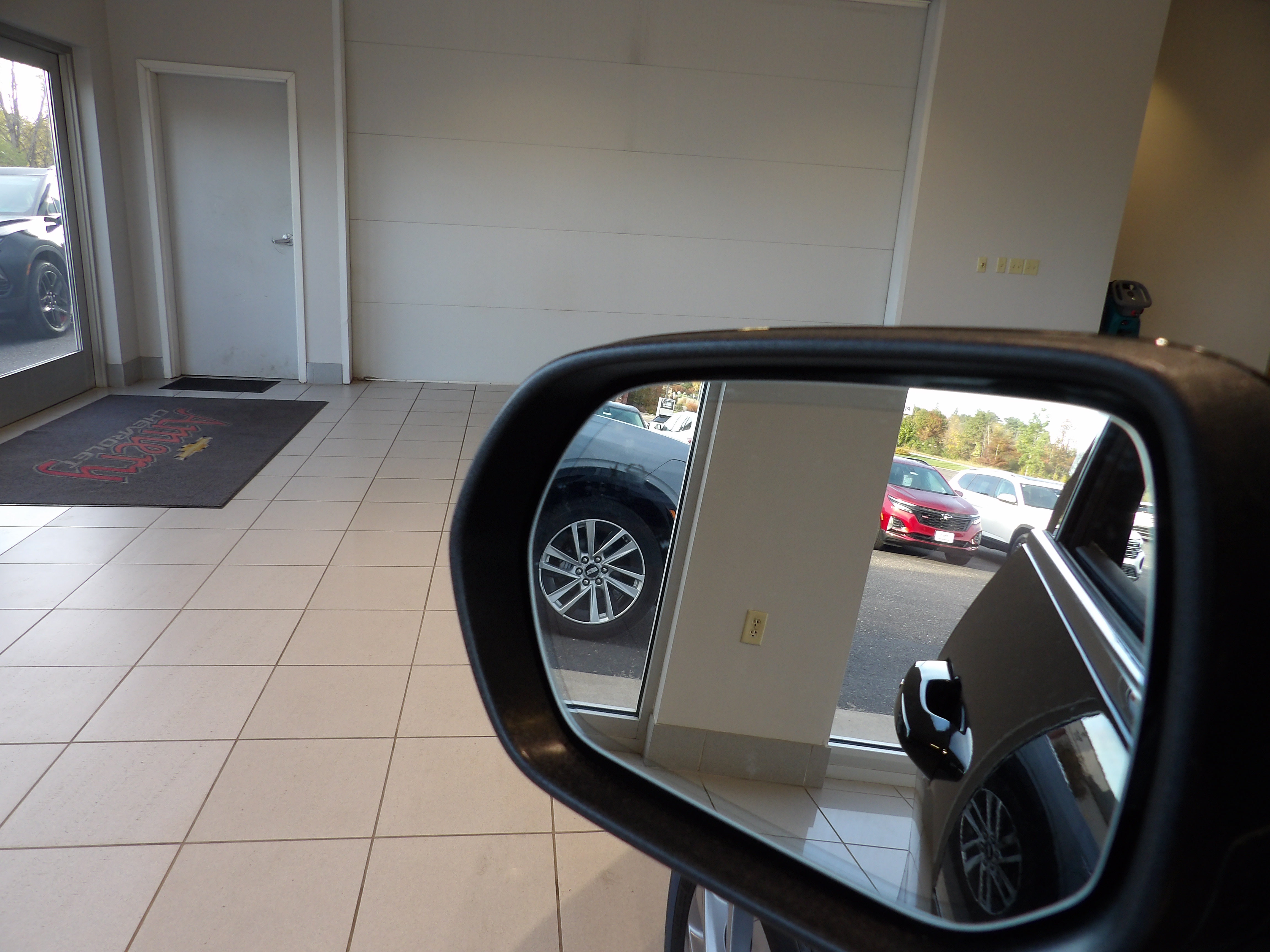 Used 2025 Buick Enclave Preferred w/ Power Package AWD/4WD image 9