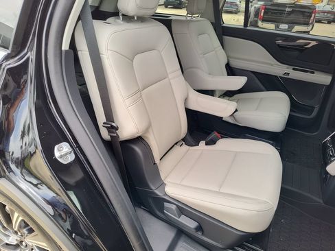 Used 2025 Lincoln Aviator 2WD image 33