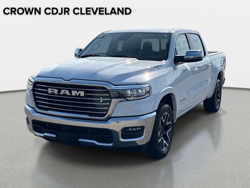 Used 2025 RAM 1500 Laramie AWD/4WD image 9