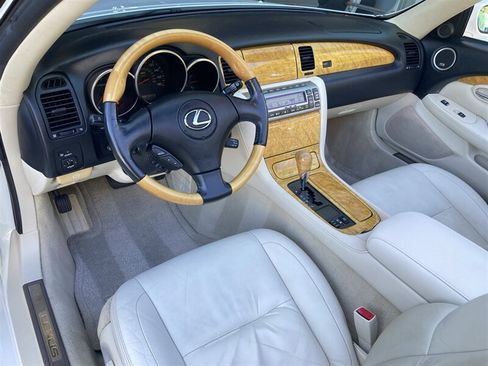 Used 2005 Lexus SC 430 Convertible RWD image 18