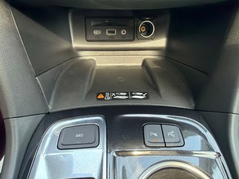 Certified 2024 Chevrolet Equinox Premier AWD/4WD image 37