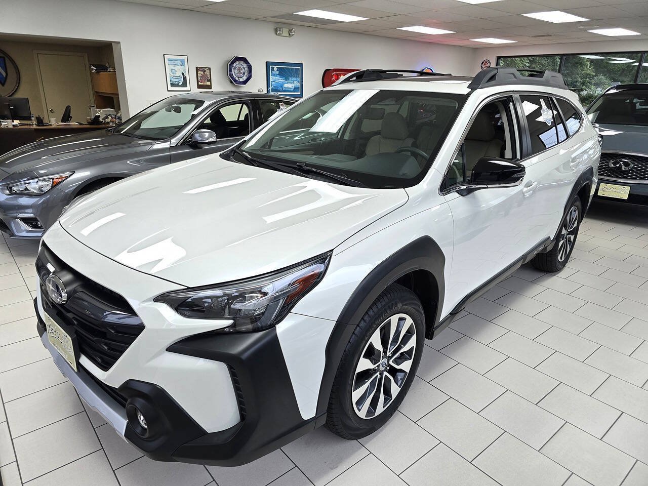 Used 2023 Subaru Outback Limited AWD/4WD image 1