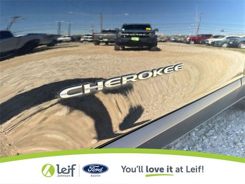 Used 2019 Jeep Cherokee Latitude Plus image 34