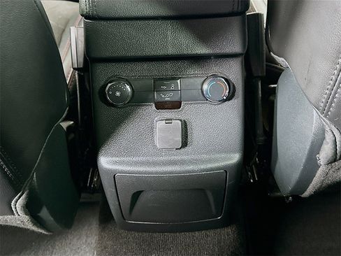 Used 2018 Ford Explorer XLT w/ Equipment Group 202A image 27