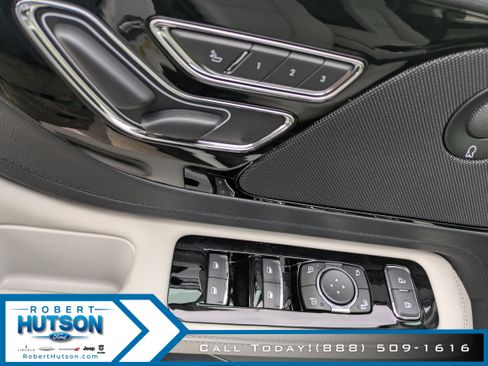 New 2025 Lincoln Aviator 2WD w/ Equipment Group 101A image 19