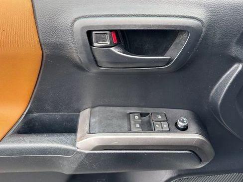 Certified 2018 Toyota Tacoma SR5 image 14