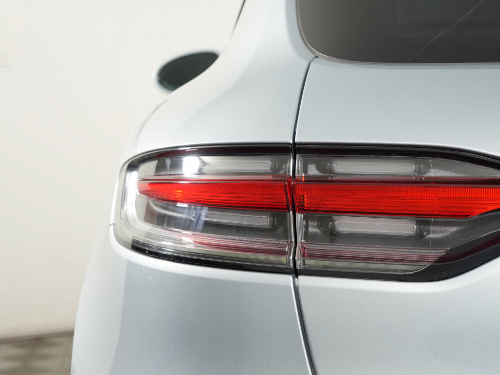 Certified 2023 Porsche Macan Turbo AWD/4WD image 12