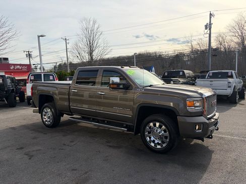 Used 2015 GMC Sierra 2500 Denali w/ Duramax Plus Package image 5