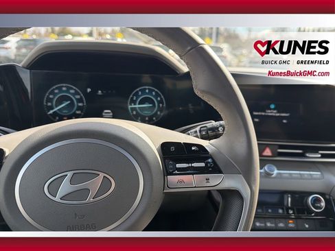 Used 2025 Hyundai Elantra SEL FWD image 23