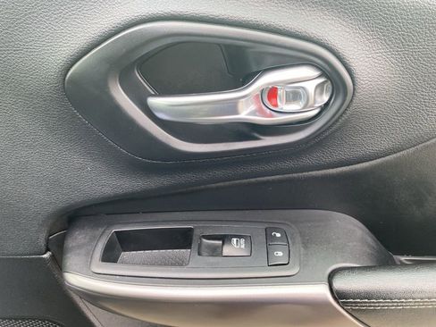 Certified 2019 Jeep Cherokee Limited w/ Luxury Group image 11