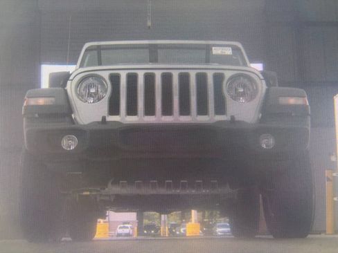 Used 2022 Jeep Wrangler Sport AWD/4WD image 14