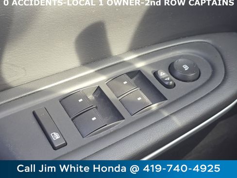 Used 2011 GMC Acadia SLE image 24