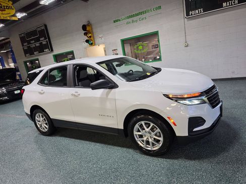 Used 2022 Chevrolet Equinox LS FWD image 4