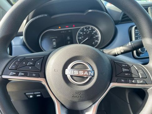 Used 2025 Nissan Versa SV FWD image 25