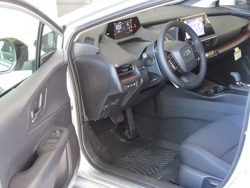 Used 2026 Toyota Prius Plug-In Hybrid FWD image 10