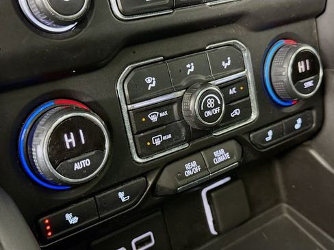 Used 2021 Chevrolet Suburban Z71 w/ Luxury Package image 18