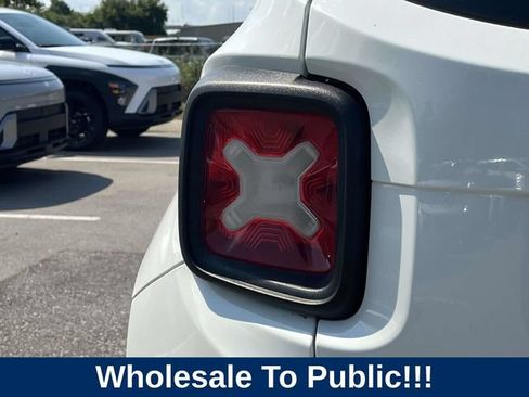 Used 2015 Jeep Renegade Latitude w/ Popular Equipment Group FWD image 11