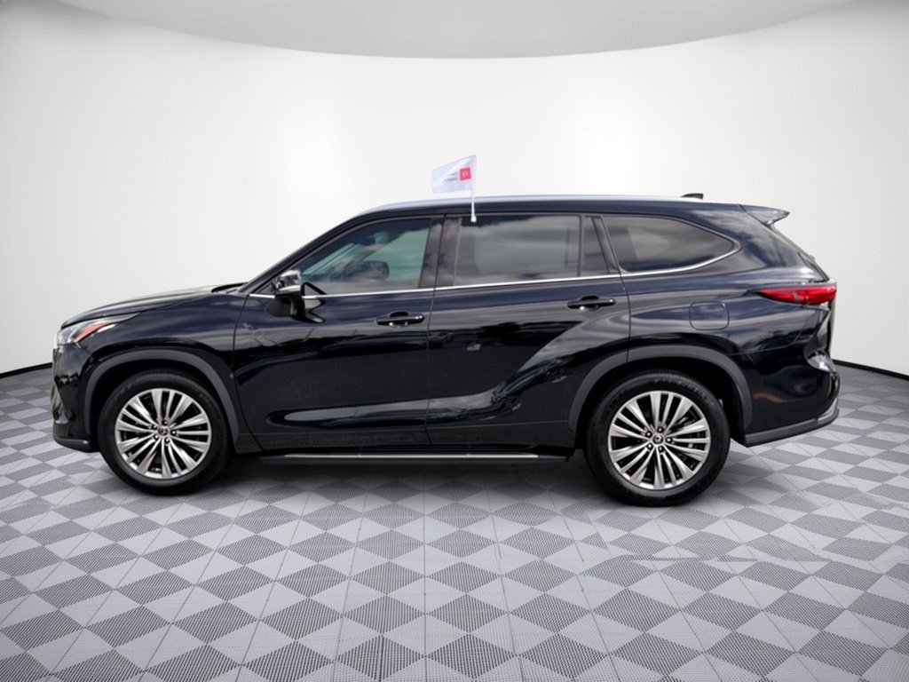 Certified 2021 Toyota Highlander Platinum FWD image 2