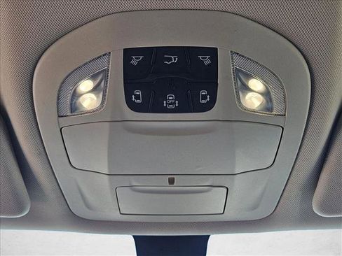 Used 2022 Chrysler Voyager LX image 21