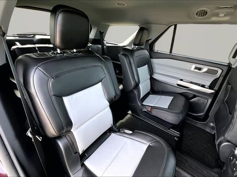 Certified 2022 Ford Explorer XLT w/ Equipment Group 202A image 27