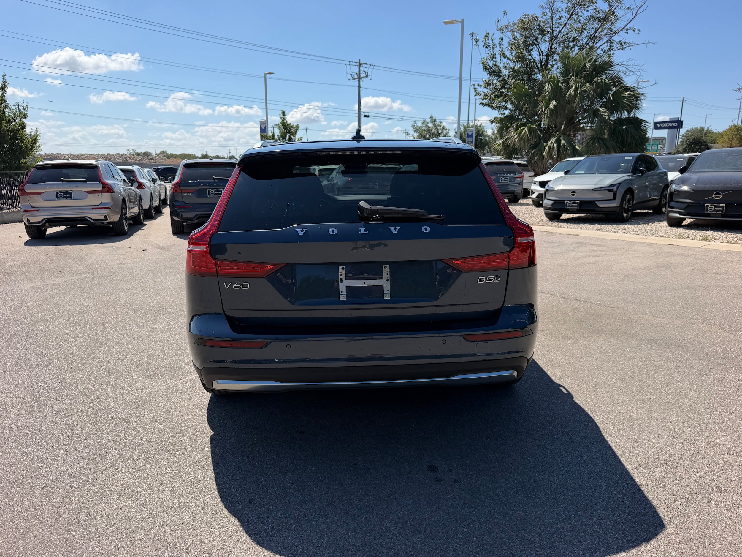 Certified 2025 Volvo V60 B5 Cross Country Plus AWD/4WD image 5