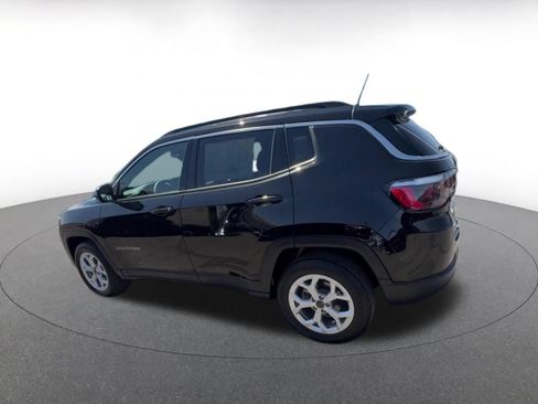 Used 2025 Jeep Compass Latitude AWD/4WD image 10