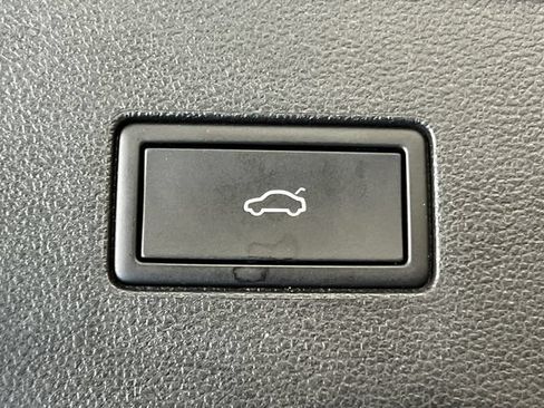 Certified 2025 Volkswagen Atlas SE AWD/4WD image 6