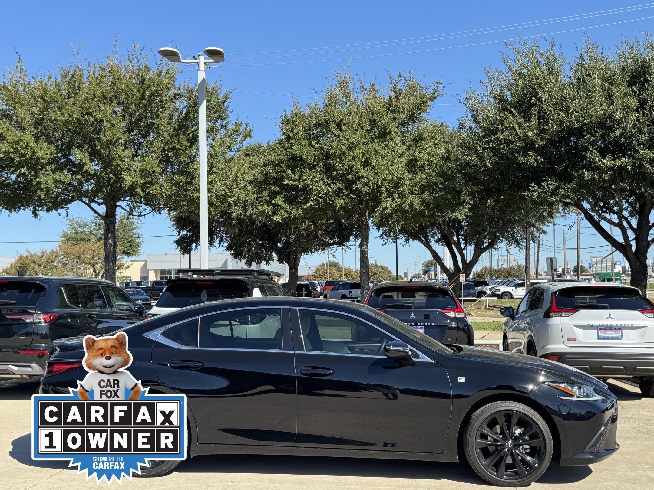 Used 2023 Lexus ES 350 F Sport w/ Accessory Package (Z2) FWD image 3