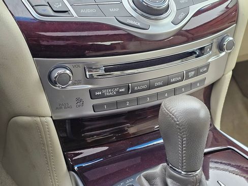 Used 2018 INFINITI Q70 Luxe image 35