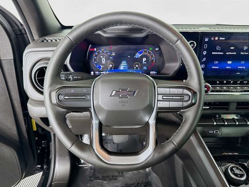 Used 2025 Chevrolet Colorado Trail Boss AWD/4WD image 11