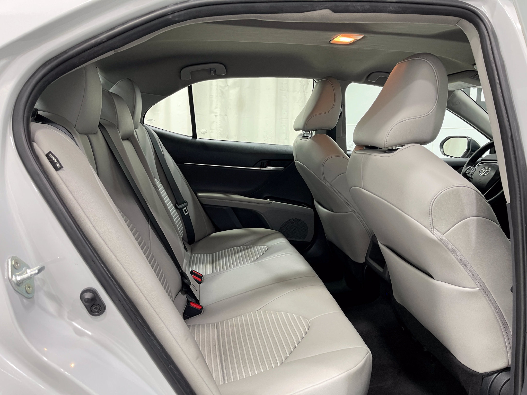 Used 2024 Toyota Camry SE w/ Cold Weather Package FWD image 28