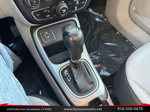 Used 2019 Jeep Compass Latitude FWD image 19