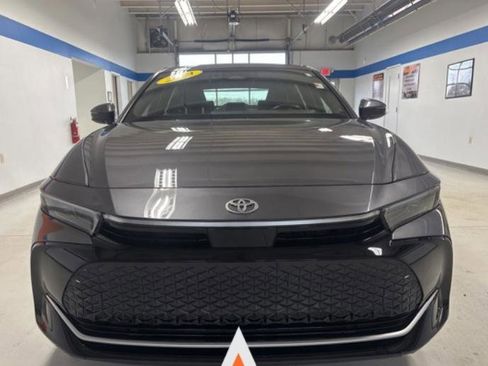 Used 2023 Toyota Crown XLE image 3