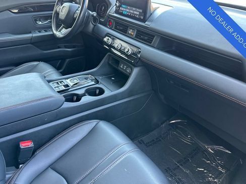 Certified 2025 Honda Pilot TrailSport image 19