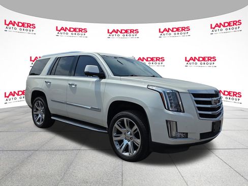 Used 2015 Cadillac Escalade Luxury RWD image 1