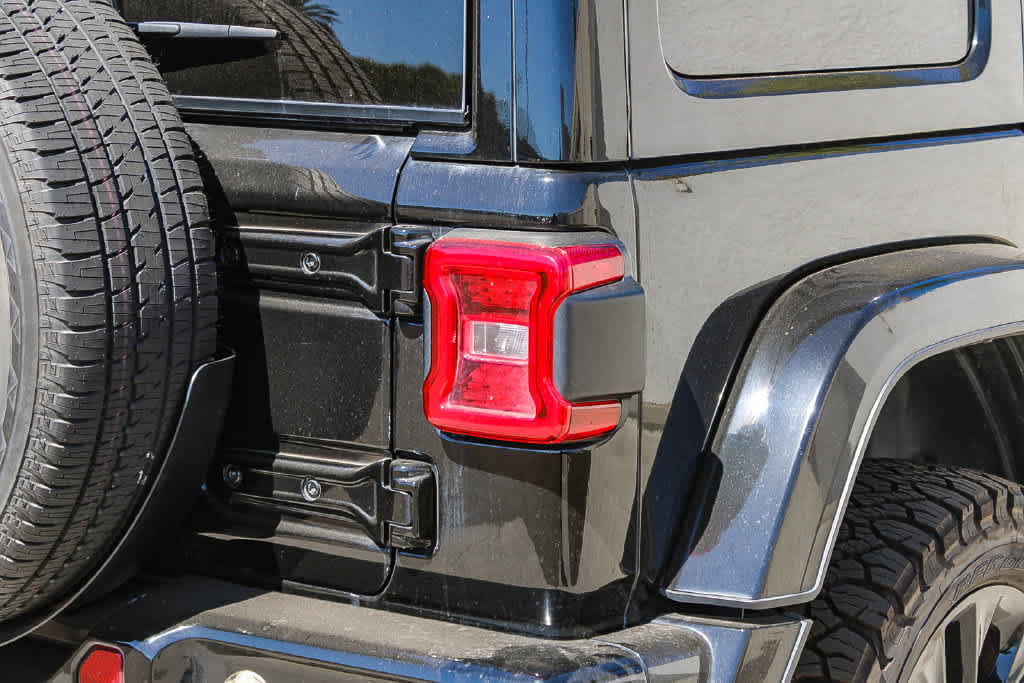 Used 2022 Jeep Wrangler Unlimited Sahara AWD/4WD image 7