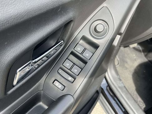 Used 2020 Chevrolet Trax LT w/ LT Convenience Package FWD image 16