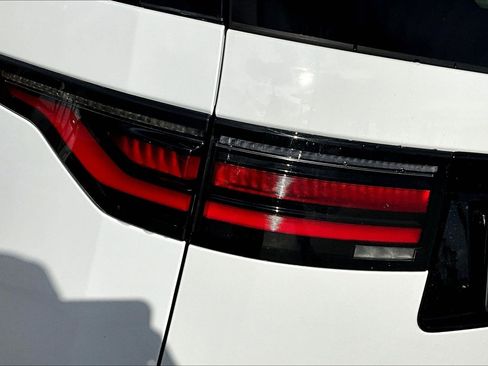 Used 2023 Land Rover Discovery S R-Dynamic image 29
