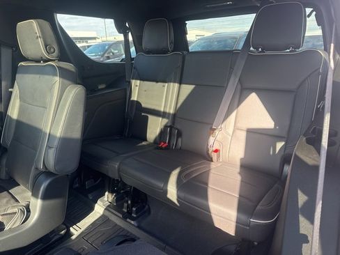 Used 2023 GMC Yukon SLT w/ SLT Premium Package image 24