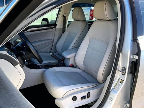 Used 2018 Volkswagen Passat 2.0T SE image 7