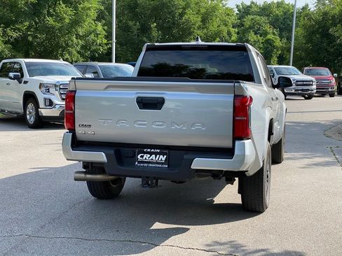 Used 2024 Toyota Tacoma SR5 AWD/4WD image 8