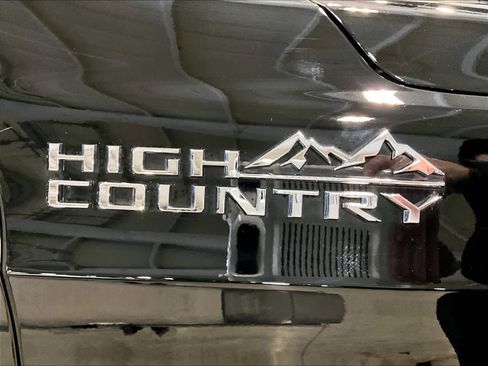 Used 2023 Chevrolet Suburban High Country image 30