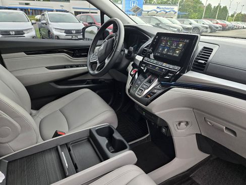 Used 2023 Honda Odyssey Touring image 7