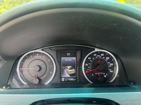 Used 2016 Toyota Camry SE w/ Moonroof Package FWD image 14