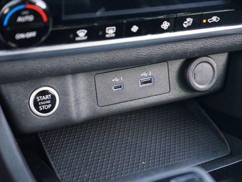 Used 2023 Nissan Rogue SV image 18