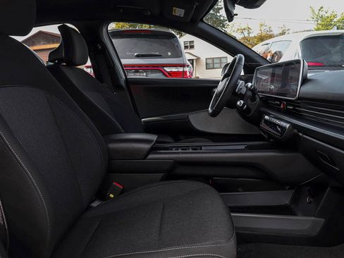 Used 2023 Hyundai Ioniq 6 SE w/ Cargo Package image 32